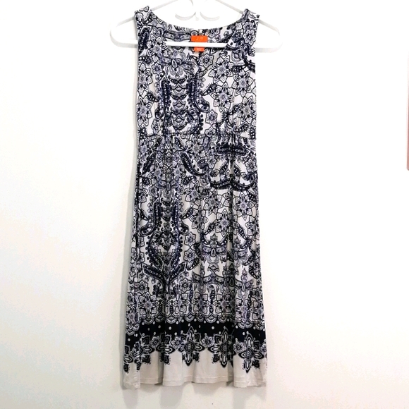 Dress - Picture 1 of 8